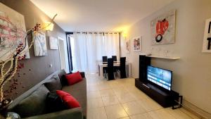 a living room with a couch and a television at Galería de arte. in Arona