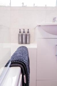 a towel hanging on the side of a bathroom sink at Great 3 Bed Refurbished House in Colchester