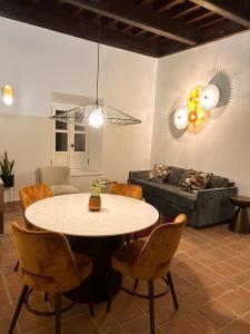 a living room with a table and a couch at El Ladrón De Agua Palacete in Granada