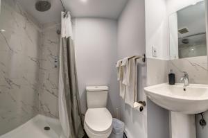 Ένα μπάνιο στο Motel Saint Bruno +40 φωτογραφίες
