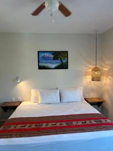 Postel nebo postele na pokoji v ubytování Oneiro Suites with Sea View