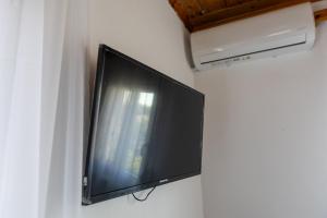 A television and/or entertainment centre at SOFIA'S HOUSE