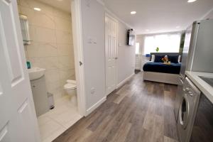 a bathroom with a toilet and a bed in a room at Dane Duplex Studio Nine – Stylish Coventry Retreat in Coventry