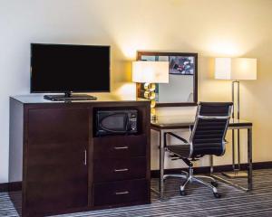 a hotel room with a desk with a television and a chair at Quality Inn Streetsboro in Streetsboro