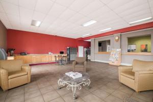 Χώρος καθιστικού στο Rodeway Inn Cleveland TN I-75