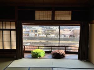 Rõdu või terrass majutusasutuses Hostel Miyagawa by Murasaki