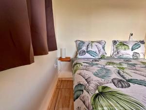Postel nebo postele na pokoji v ubytování TVH LODGE MOOREA accès mer FARE HO'E