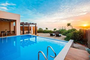 Bazén v ubytování The Romanos, a Luxury Collection Resort, Costa Navarino nebo v jeho okolí