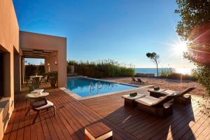 Bazén v ubytování The Romanos, a Luxury Collection Resort, Costa Navarino nebo v jeho okolí