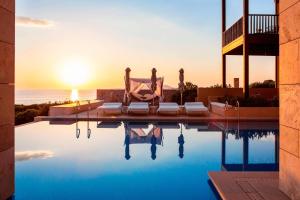 Bazén v ubytování The Romanos, a Luxury Collection Resort, Costa Navarino nebo v jeho okolí