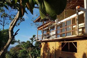 a building with a balcony on the side of it at Casa Azul da Cor do Mar in Paraty