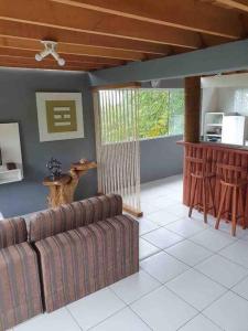 a living room with a couch and a bar at Casa Azul da Cor do Mar in Paraty