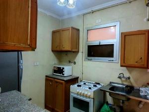 Kuchyň nebo kuchyňský kout v ubytování Family 2bhk - AIR MALL - BGhomes