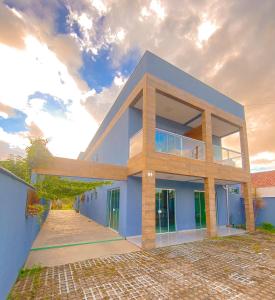 a house with a blue at Residencial Mãe terra in Bombinhas