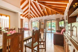 พื้นที่นั่งเล่นของ Quinta family house