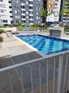 a swimming pool on the balcony of a building at Cerca al Parque del Cafe Aptos Amoblados in La Tebaida