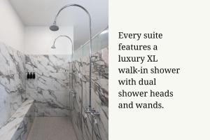 Ένα μπάνιο στο The Atlee Suites
