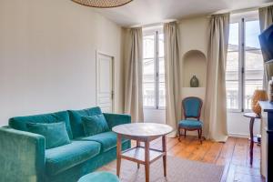 En sittgrupp på Charming apartment in the heart of Bordeaux