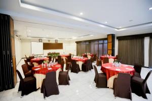 Restoran ili drugo mesto za obedovanje u objektu Cakra Kusuma Hotel
