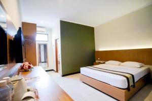 Krevet ili kreveti u jedinici u okviru objekta Cakra Kusuma Hotel