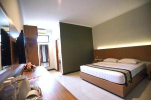 Krevet ili kreveti u jedinici u okviru objekta Cakra Kusuma Hotel