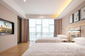 Cama o camas de una habitación en Kaiyuan Yiju Hotel - Jiaxing Nanhu Babaihan Branch