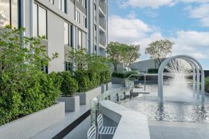 a rendering of a fountain in front of a building at Holiday Inn Express Rayong Map Ta Phut in Rayong
