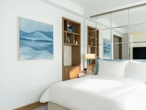 Letto o letti in una camera di Lanson Place Causeway Bay, Hong Kong