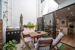 a patio with a table and chairs and a stove at Kashida - Persian-Style Townhouse with Office in Marion