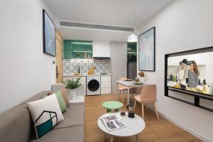 Η κουζίνα ή μικρή κουζίνα στο Adoor Suites Shenzhen