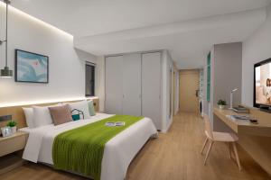 Ένα ή περισσότερα κρεβάτια σε δωμάτιο στο Adoor Suites Shenzhen