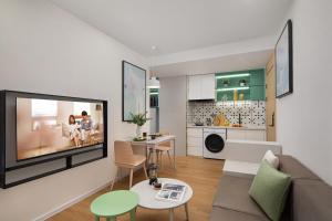 Μια τηλεόραση ή/και κέντρο ψυχαγωγίας στο Adoor Suites Shenzhen