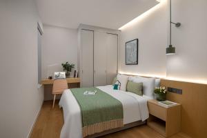 Ένα ή περισσότερα κρεβάτια σε δωμάτιο στο Adoor Suites Shenzhen