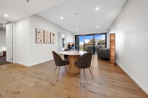 a dining room with a table and chairs at Modern 2-Bed Apartment Near Local Shops in Kingston 
