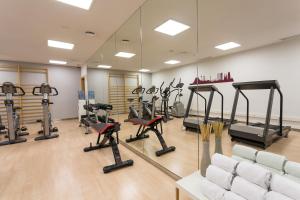 The fitness centre and/or fitness facilities at Sercotel Caspe