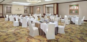 Um restaurante ou outro lugar para comer em Shangri-La Jakarta