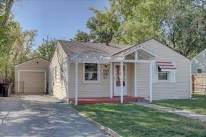 Gallery image of Comfy bungalow and fast Wi-Fi! in Arvada