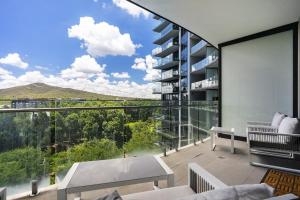 an apartment balcony with a view of the mountains at Sky High Views in the Heart of Canberra in Canberra