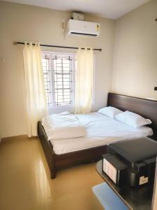 Postel nebo postele na pokoji v ubytování Legacy homestay