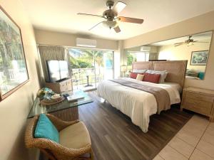 a bedroom with a bed and a ceiling fan at Waikiki Shore 305 (beachfront/balcony) in Honolulu