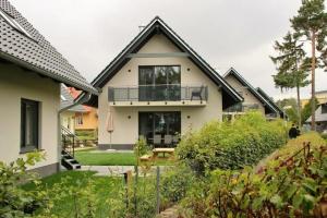 a house with a balcony on the side of it at Strandhaus 3 OG in Marienfelde