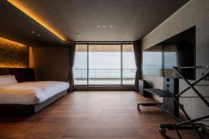 Postel nebo postele na pokoji v ubytování Villa JacoO-ヴィラじゃこまる-