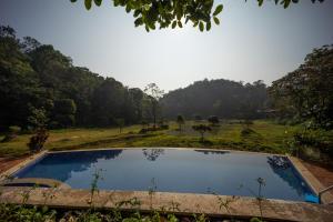 Bazén v ubytování Three Hills Resort Coorg nebo v jeho okolí
