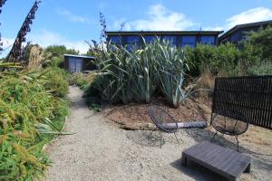 Vrt pred nastanitvijo The Bird Hide - rustic luxury by the water