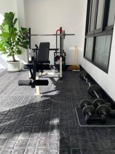 Fitness centrum a/nebo fitness zařízení v ubytování Cozy home @ Chatcuchak/中文服务