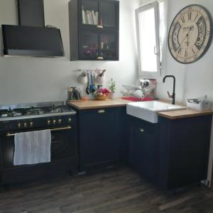 Кухня или мини-кухня в Pays du ventoux
