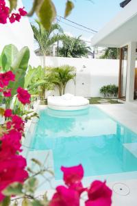 Bazén v ubytování Adara Villas Uluwatu nebo v jeho okolí