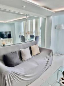 Χώρος καθιστικού στο 2BR Unit at the Center of Cebu +16 φωτογραφίες