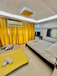 Ένα ή περισσότερα κρεβάτια σε δωμάτιο στο 2BR Unit at the Center of Cebu