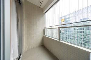 Un balcón o terraza de 岗厦汇花园行政公寓酒店-深圳福田会展中心岗厦地铁站店